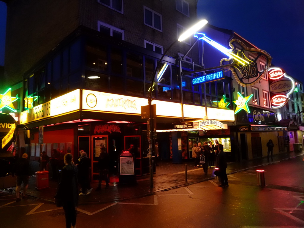 Front of the Große Freiheit 36 club at the Große Freiheit street, by night