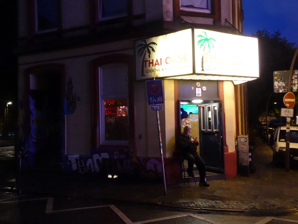 Front of the Thai Oase karaoke bar at the Große Freiheit street, by night