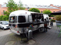 Burger de Ville bus in front of the 25hours Hotel Number One at the Paul-Dessau-Straße street