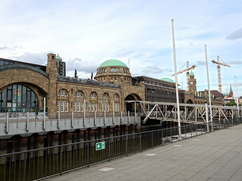 Front of the St. Pauli Piers