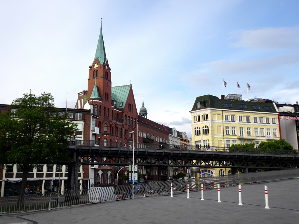 Buildings at the Johannisbollwerk street, viewed from the Elbpromenade