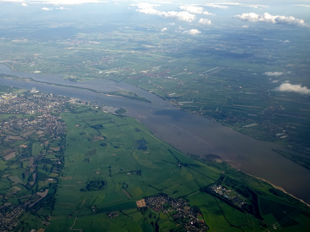 The Elbe river with the islands Lühesand and Hanskalbsand and the town of Wedel, viewed from the airplane to Amsterdam
