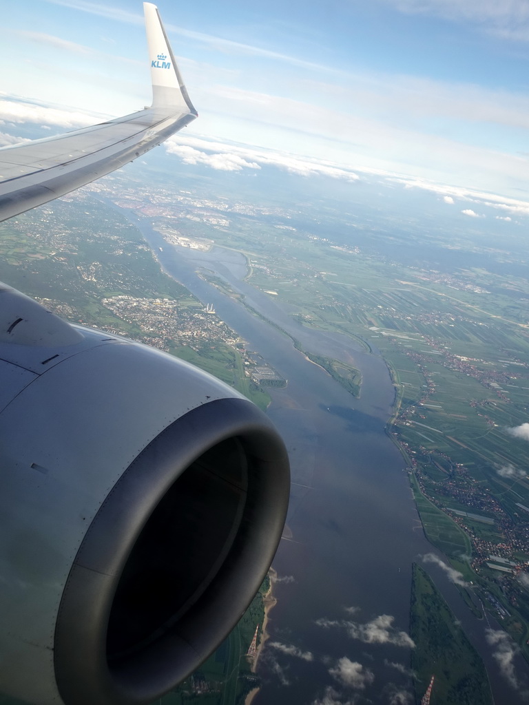 The Elbe river with the islands Lühesand, Hanskalbsand and Neßsand, the town of Wedel and the city of Hamburg, viewed from the airplane to Amsterdam