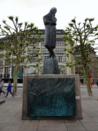 hamburg_1_140 - 385 kb - 768x1024 - Heinrich Heine Monument by Waldemar Otto, at the southeast side of the Rathausmarkt square Heinrich Heine Monument by Waldemar Otto, at the southeast side of the Rathausmarkt square
