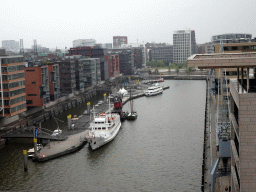 hamburg_1_303 - 302 kb - 1024x768 - Boats in the Sandtorhafen harbour and the Sandtorkai and Kaiserkai streets, viewed from the viewing point of the Elbphilharmonie concert hall Boats in the Sandtorhafen harbour and the Sandtorkai and Kaiserkai streets, viewed from the viewing point of the Elbphilharmonie concert hall