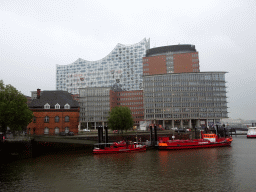 hamburg_1_315 - 276 kb - 1024x768 - The Niederhafen harbour, the Kehrwiederspitze building and the Elbphilharmonie concert hall The Niederhafen harbour, the Kehrwiederspitze building and the Elbphilharmonie concert hall