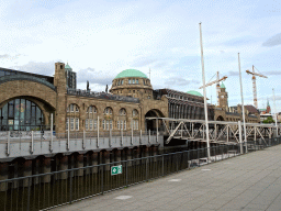 hamburg_1_371 - 298 kb - 1024x768 - Front of the St. Pauli Piers Front of the St. Pauli Piers