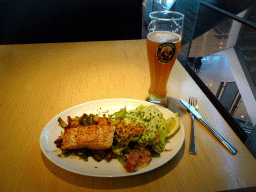 hamburg_1_428 - 276 kb - 1024x768 - Dinner and beer at the Gosch Sylt restaurant at the upper floor of the Departure Hall of Hamburg Airport Dinner and beer at the Gosch Sylt restaurant at the upper floor of the Departure Hall of Hamburg Airport