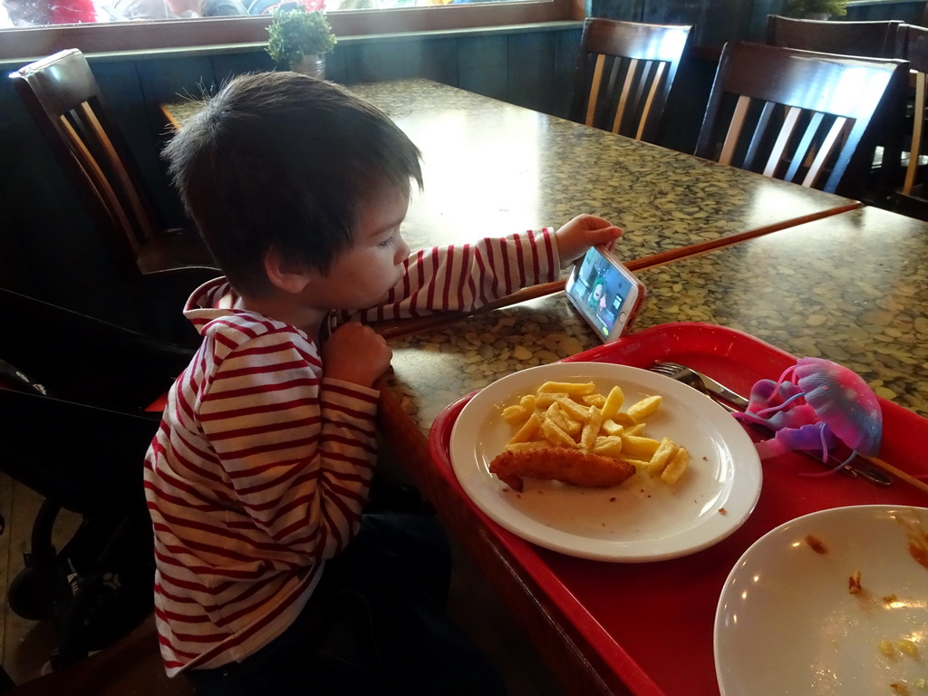 Max having lunch at Restaurant De Andersom at the Dolfinarium Harderwijk