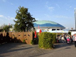 The DolfijndoMijn theatre at the Dolfinarium Harderwijk and the Vuurtoren building, under construction