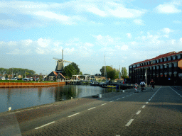 The Havendam street, the bridge over the Vissershaven harbour and the De Hoop windmill, viewed from the car