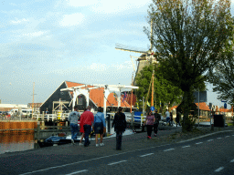 The bridge over the Vissershaven harbour and the De Hoop windmill, viewed from the car on the Havendam street