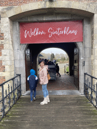 Miaomiao and Max at the front bridge and entrance of the Heeswijk Castle