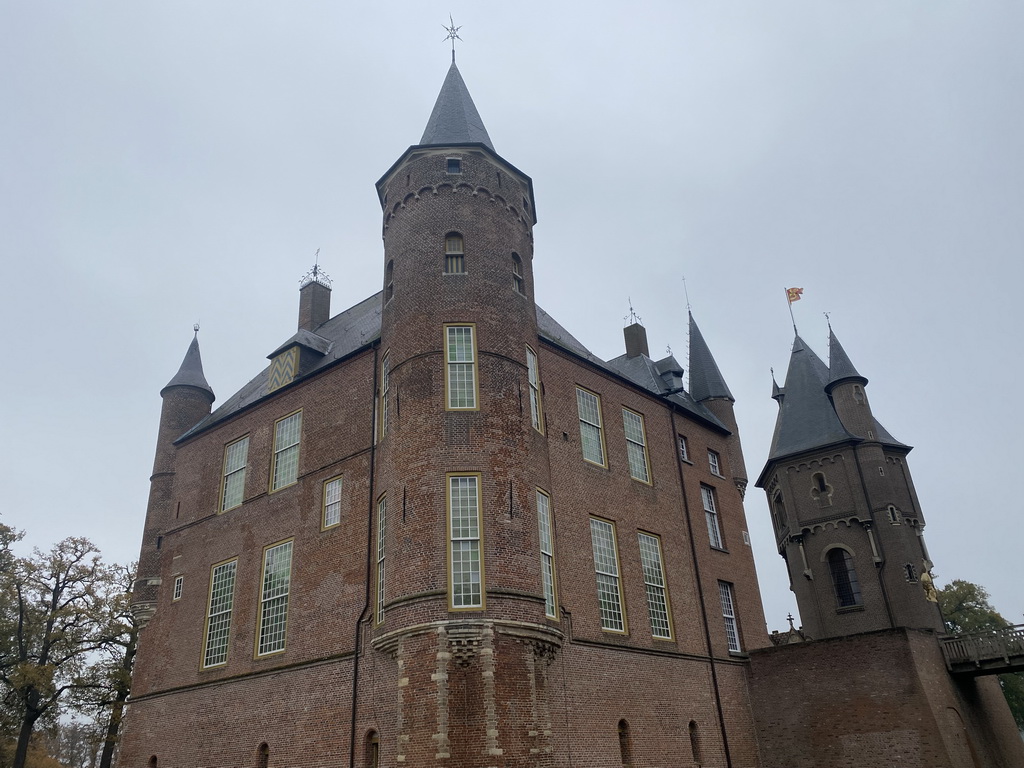 The northwest side of the main building of the Heeswijk Castle, viewed from the garden