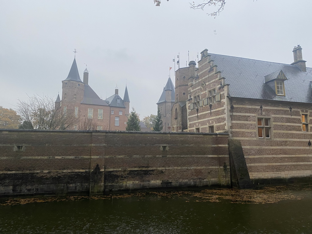West side and moat of the Heeswijk Castle, viewed from the Kasteel road