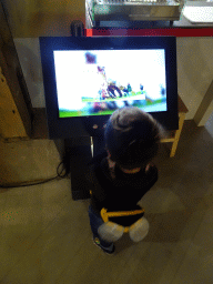 Max with a screen at the ground floor of the main building of the HistoryLand museum