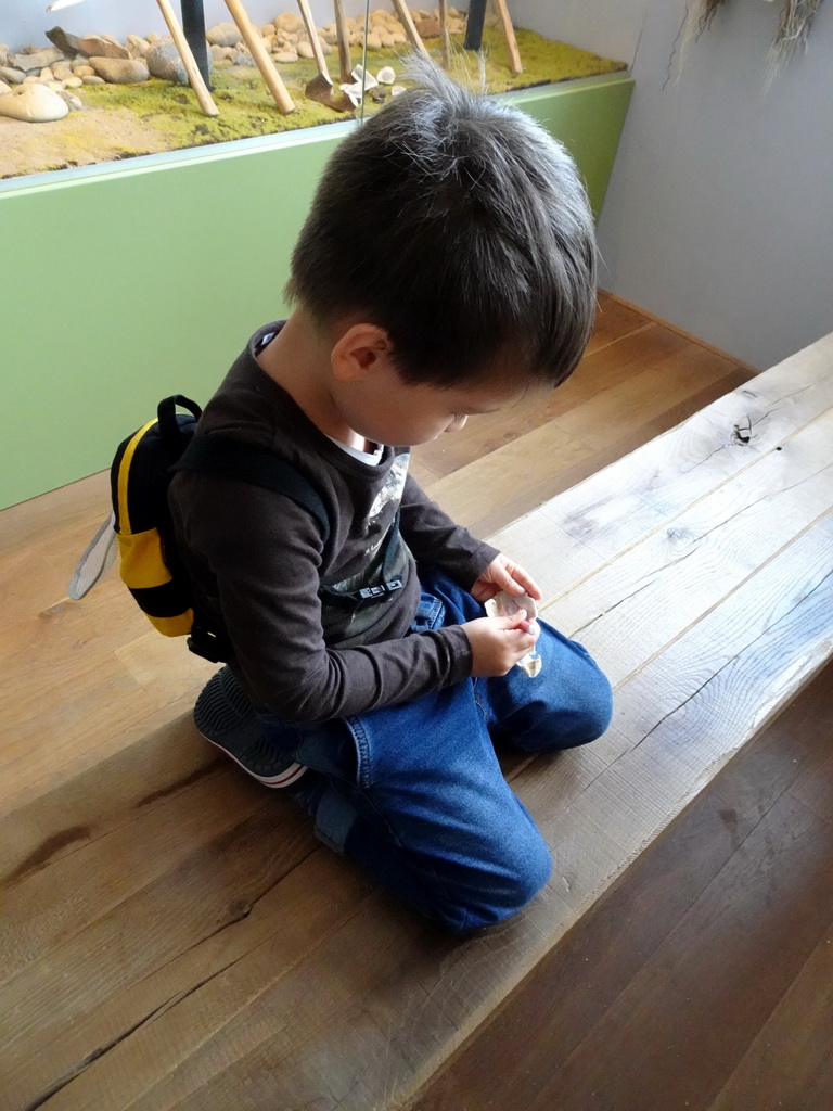 Max playing with pencils and sea shells at the upper floor of the main building of the HistoryLand museum