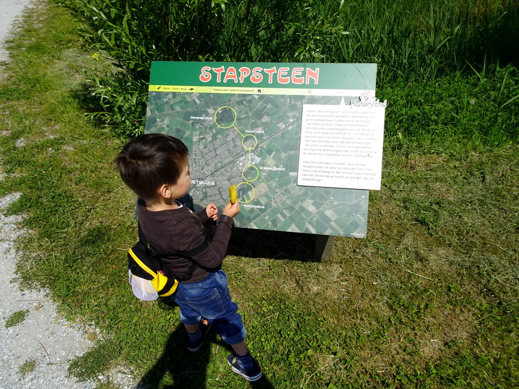 Max with a map of the Hellevoetsluis region, at the HistoryLand museum