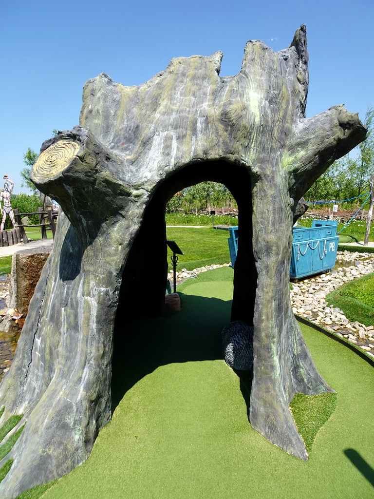 Tree trunk at the miniature golf course at the HistoryLand museum