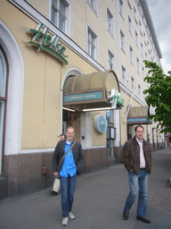 Miaomiao`s colleagues in front of the Helka Hotel at the Pohjoinen Rautatiekatu street