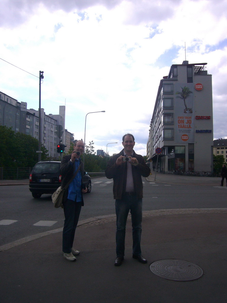 Miaomiao`s colleagues at the crossing of the Pohjoinen Rautatiekatu street and the Runebergsgatan street