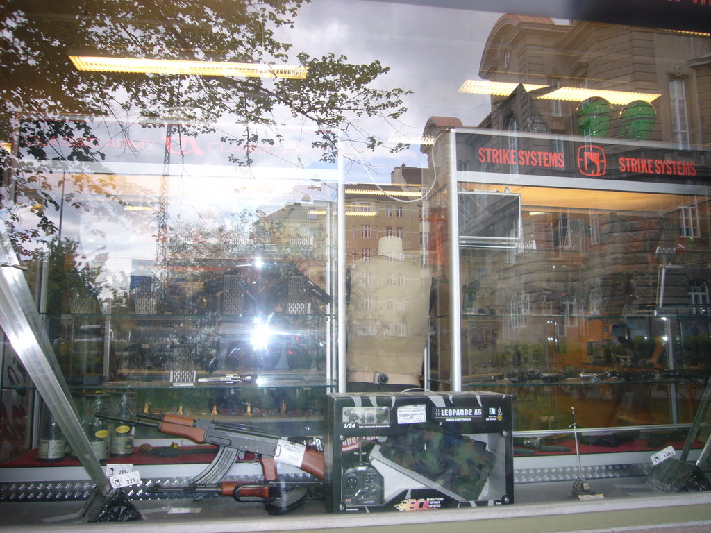 Shopping window with guns at the Pohjoinen Rautatiekatu street