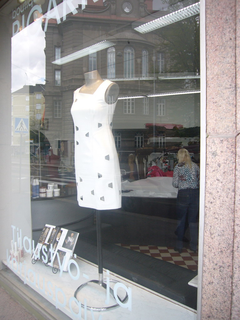 Dress in the shopping window of the Boutique Bigarre shop at the Arkadiankatu street