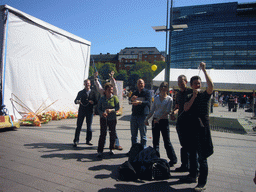 People playing games at the Tennispalatsinaukio square