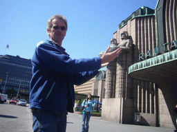Miaomiao`s colleagues in front of the Helsinki Central Railway Station at the Kaivokatu street
