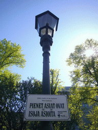 Sign on a lamp post at the Esplanadi park