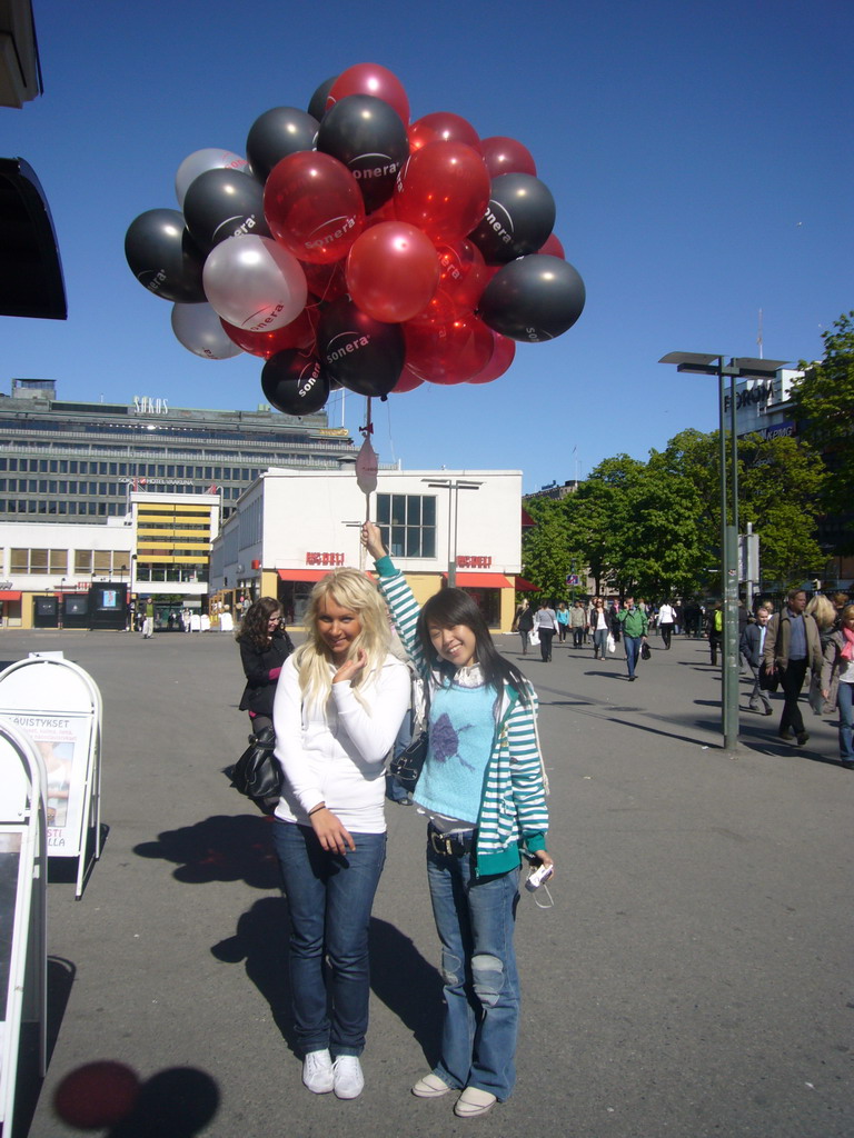 Miaomiao`s colleagues with balloons at the Tennispalatsinaukio square