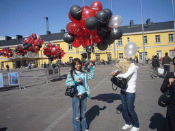 Miaomiao`s colleagues with balloons at the Tennispalatsinaukio square