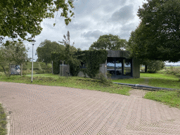 Building at the entrance to the GeoFort at the Nieuwe Steeg street