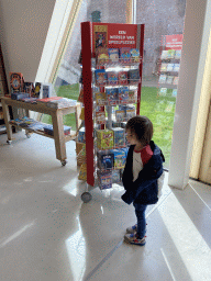 Max at the shop at the entrance building of the GeoFort