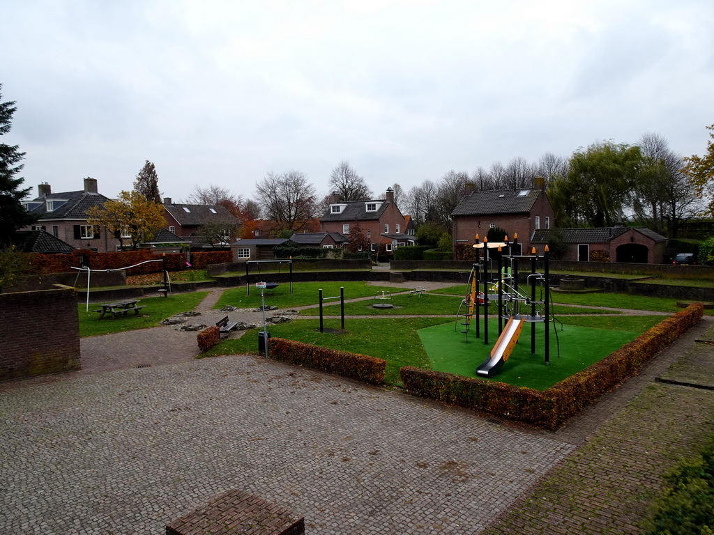 Torentje Bussekruit playground at the ruins of the Kasteel Heusden castle, viewed from the first floor of the northwest part
