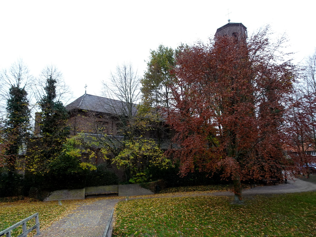 The Sint Catharinakerk church, viewed from the ruins of the Kasteel Heusden castle