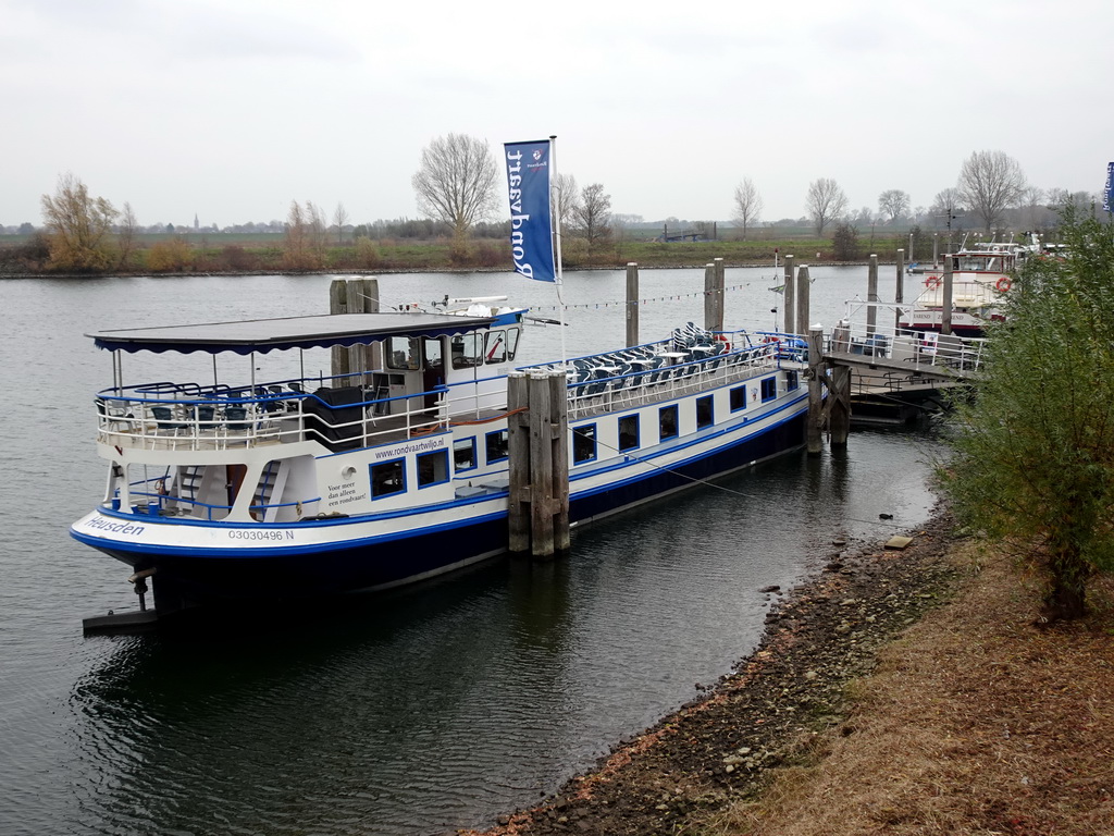 Tour boat at the north side of the Stadshaven harbour