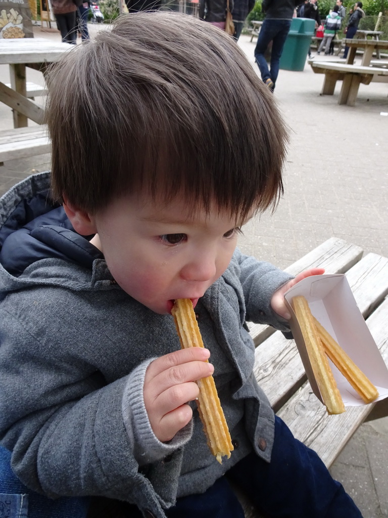 Max eating churros near the Kongo restaurant at the Safaripark Beekse Bergen