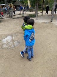 Max with his friend at the entrance to the Safaripark Beekse Bergen