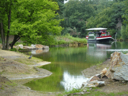 Heron and safari boat at the Safaripark Beekse Bergen