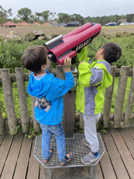 Max and his friend looking through a telescope at the Safaripark Beekse Bergen