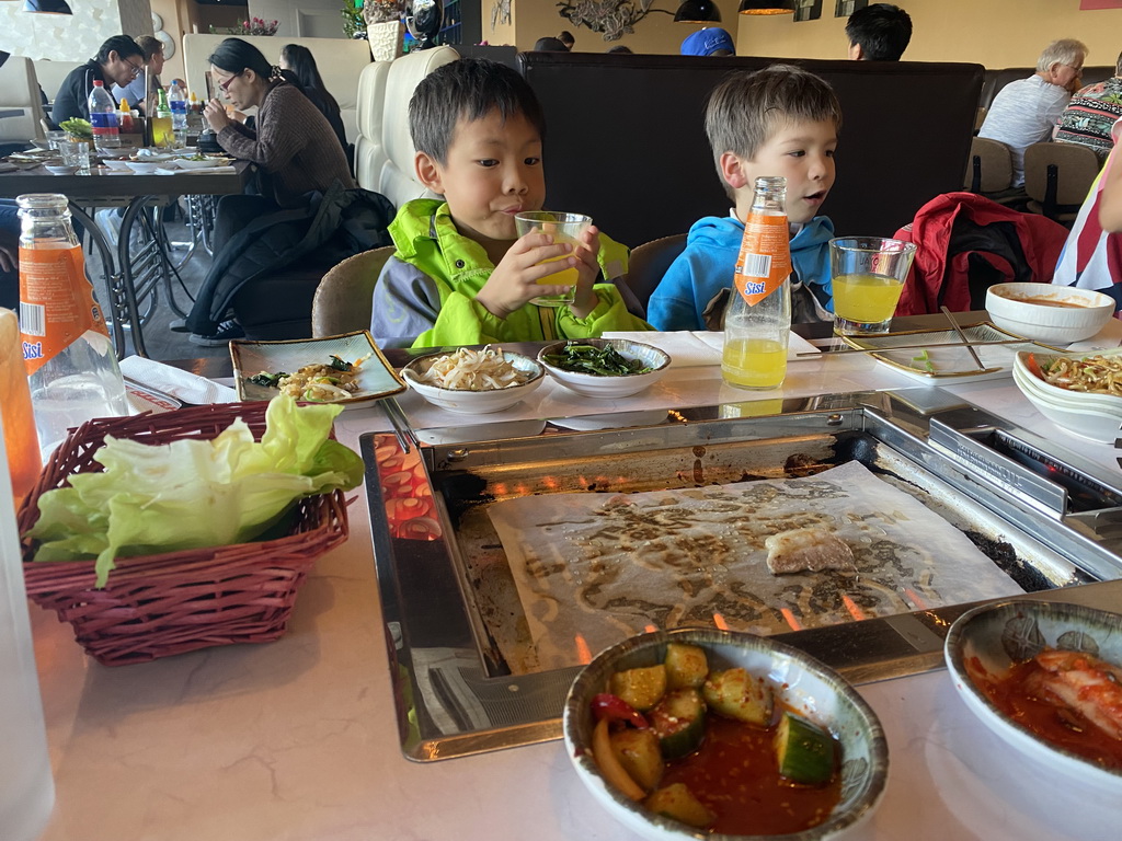 Max and his friend having dinner at the Kimchi Boulevard restaurant at Tilburg