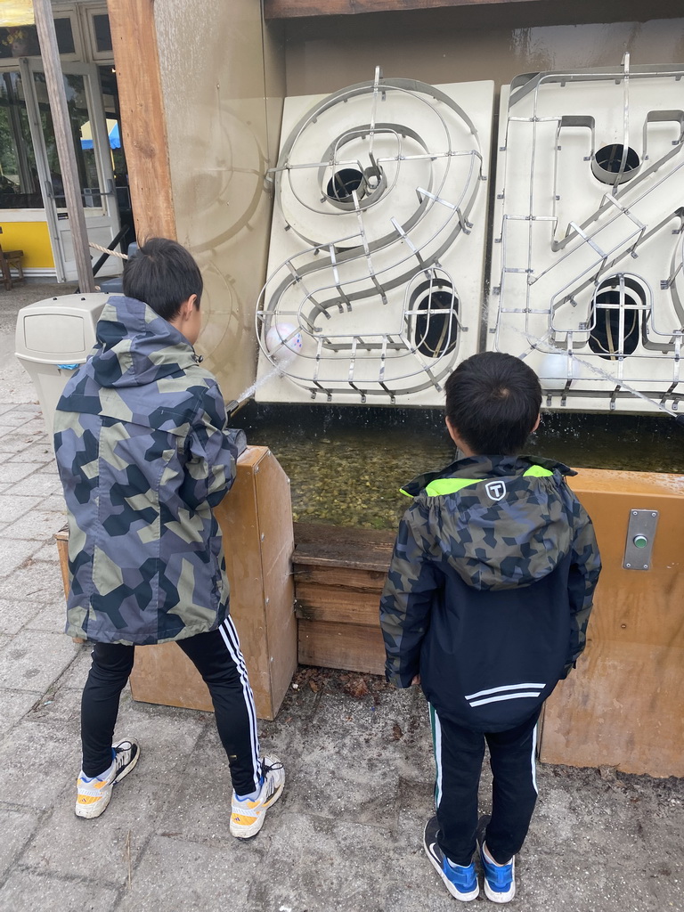 Max`s friends playing a water shooting game at Speelland Beekse Bergen