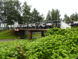 Max and his friend crossing a bridge at the Buggybaan attraction at Speelland Beekse Bergen