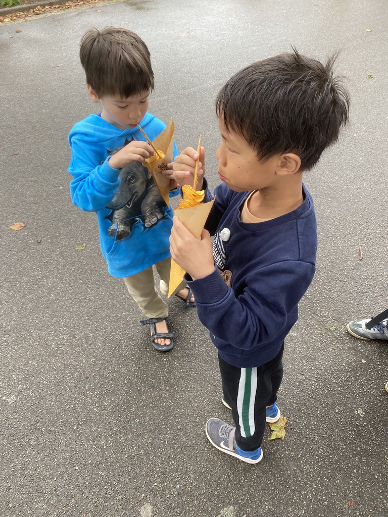 Max and his friend eating Spirellos at Speelland Beekse Bergen
