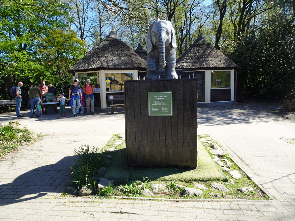 Elephant statue in front of the Vriendenkraal building at the Safaripark Beekse Bergen