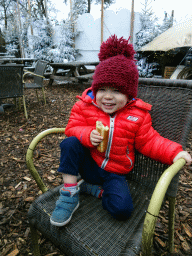 Max having lunch at the Wolkendroom area at the Safariplein square at the Safaripark Beekse Bergen, during the Winterdroom period