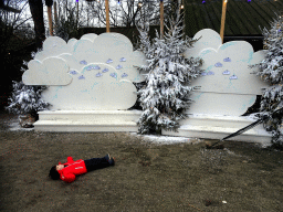 Max in front of the Wenswolken at the Wolkendroom area at the Safariplein square at the Safaripark Beekse Bergen, during the Winterdroom period