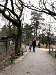 Tim and Max walking along the Wetland Aviary at the Safaripark Beekse Bergen