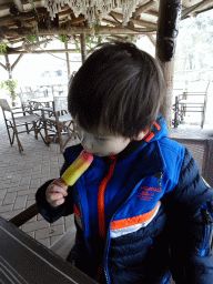 Max with an ice cream at a restaurant at the Afrikadorp village at the Safaripark Beekse Bergen